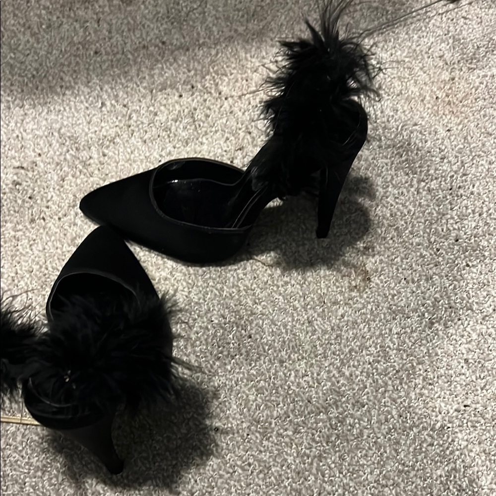 Elegant Black Feathered Women's Heels